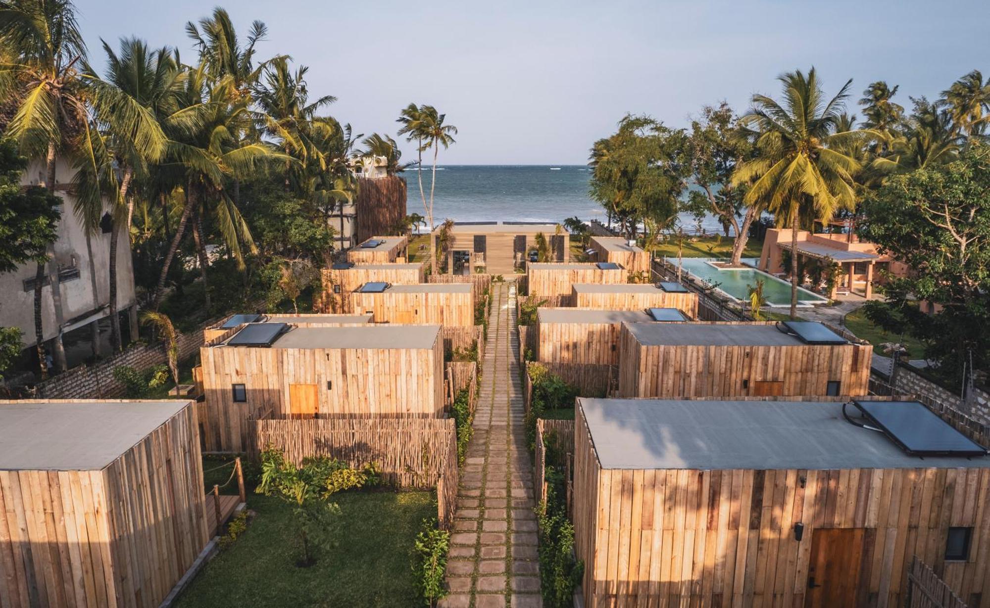 Lalagalu - Beachfront Ecocabins Diani Beach Exterior photo